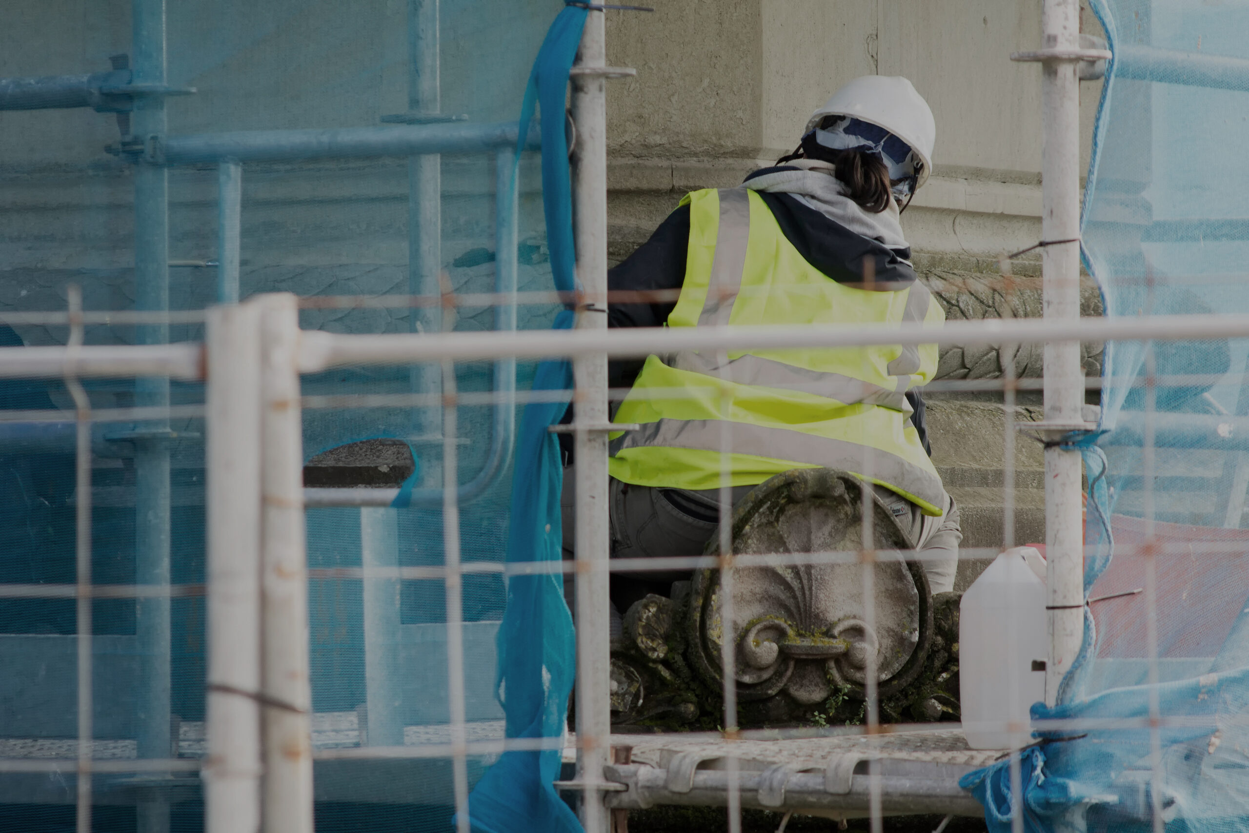 monument restore and repaire by restoration technician workers in city park